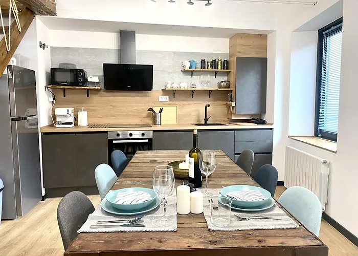 Atico Abuhardillado Imak Lägenhet Jaca