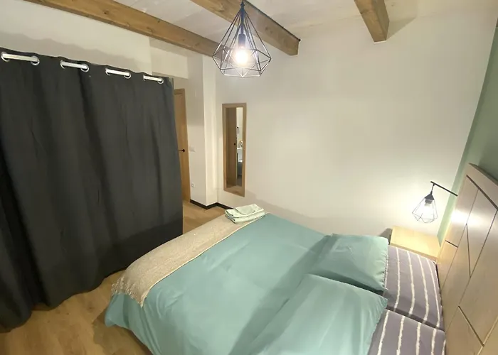 Atico Abuhardillado Imak * Jaca