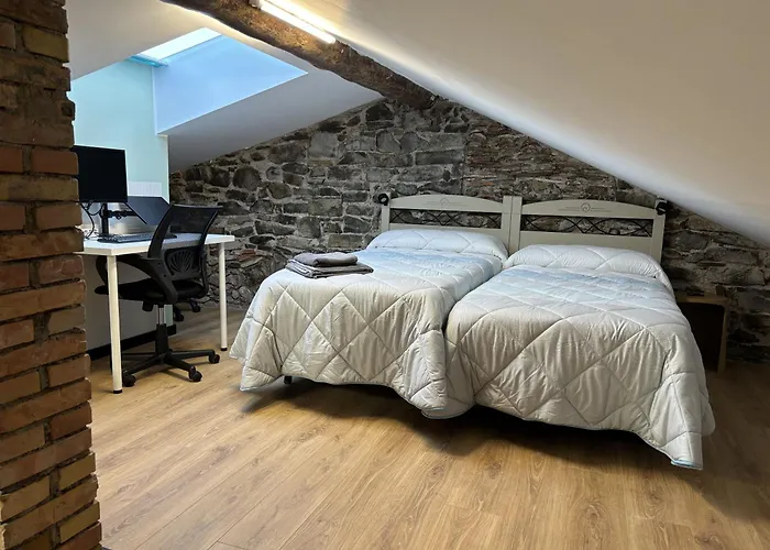 Atico Abuhardillado Imak * Jaca